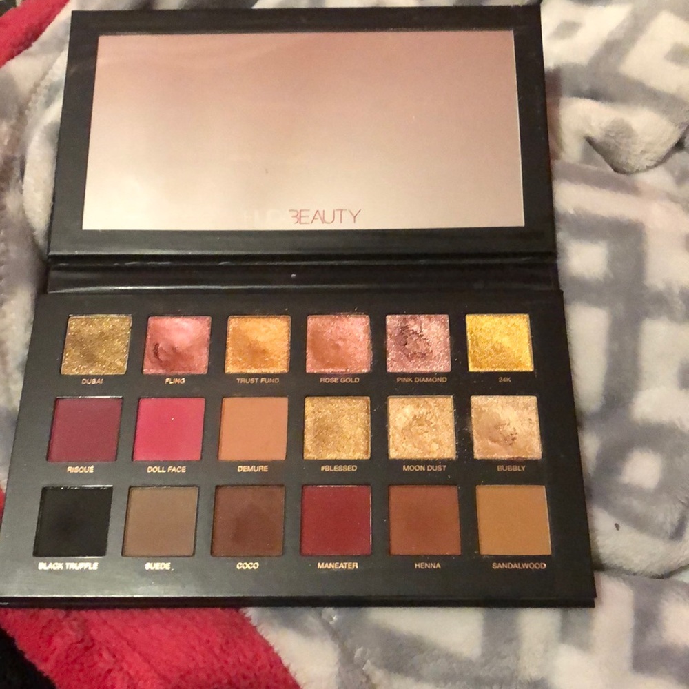 Huda Beauty rose gold remastered
